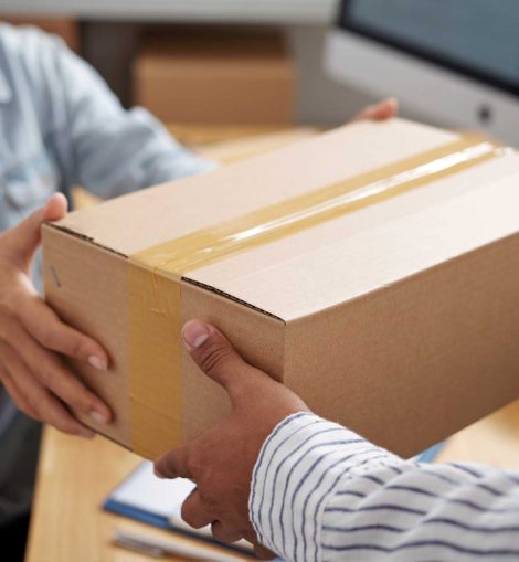 giving-parcel-to-courier-E9PNCYB.jpg giving-parcel-to-courier-E9PNCYB.jpg